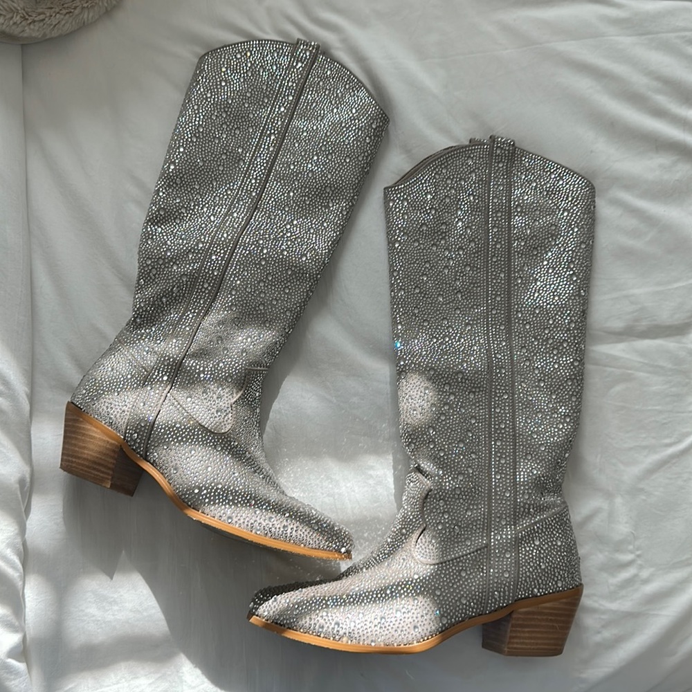 Silver rhinestone cowgirl/cowboy boots size 9